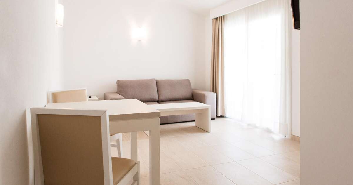 Ein Foto Sagitario Menorca Mar Apartments