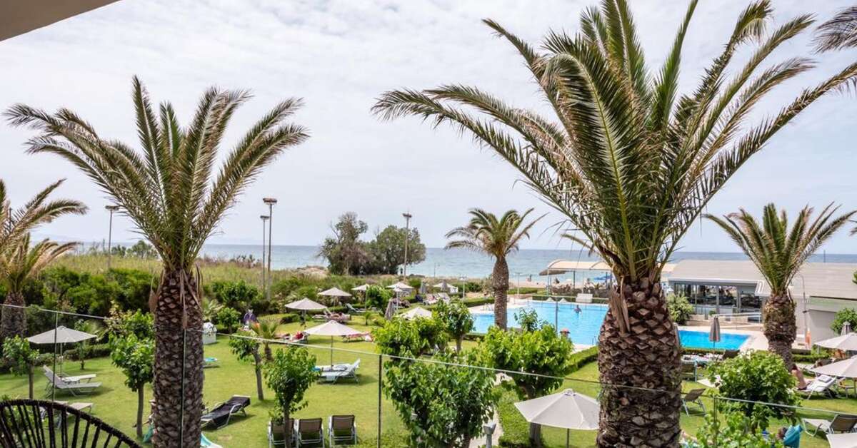 Een foto van het terras bij Marino's Beach Appartementen