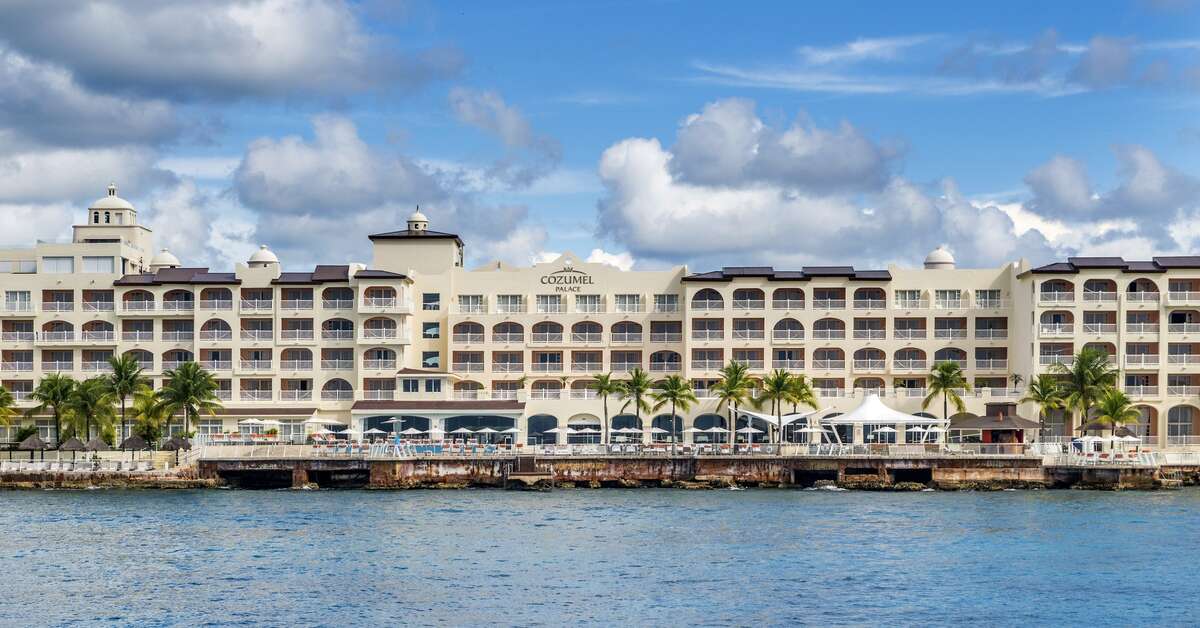 Een foto van het zwembad bij Cozumel Palace
