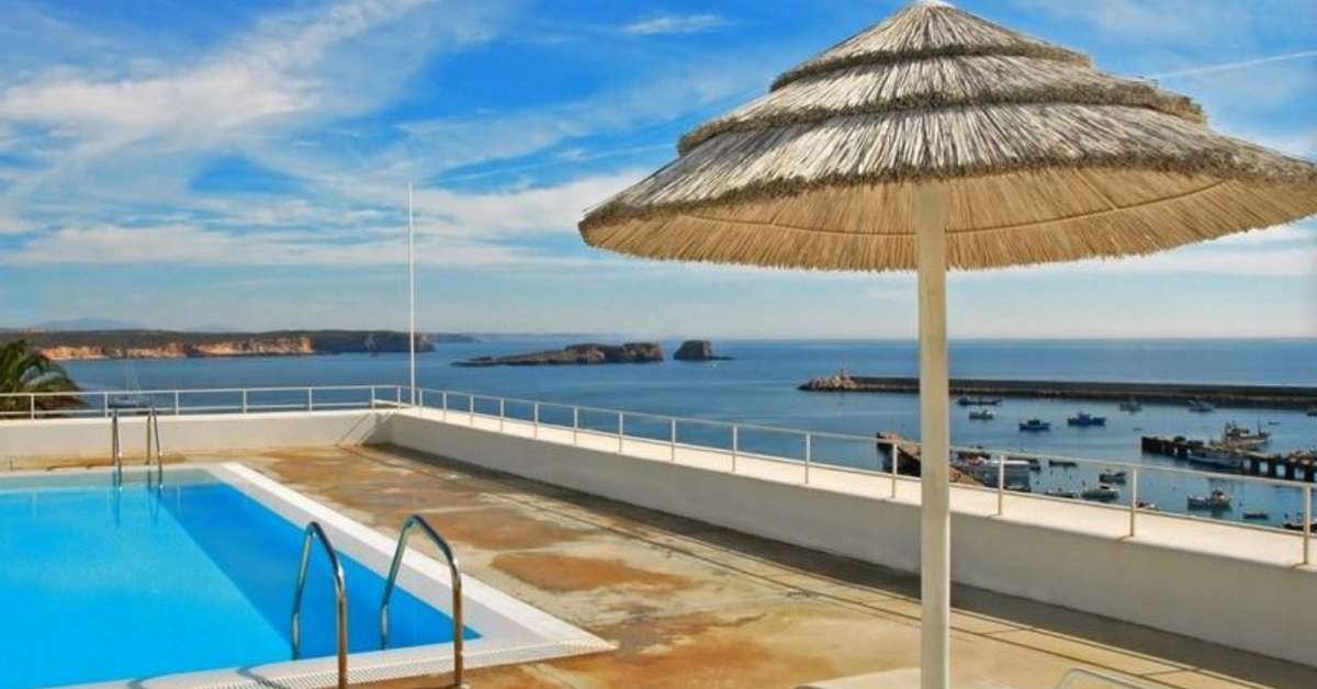 Een foto van het zwembad bij Memmo Baleeira Hotel