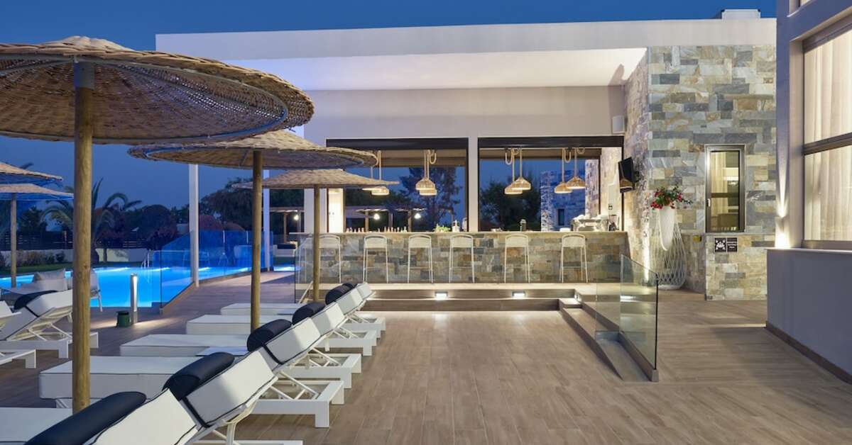 Ein Foto von der Terrasse im Golden Sun Resort & Spa
