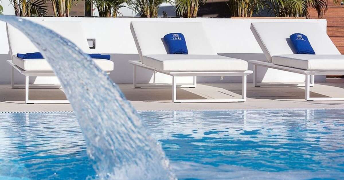 Een foto van het zwembad bij Silvi Villas
