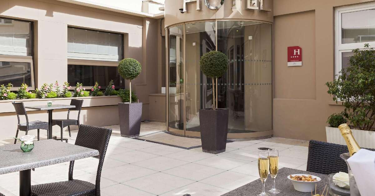 Een foto van het terras bij Timhotel Opera Blanche Fontaine