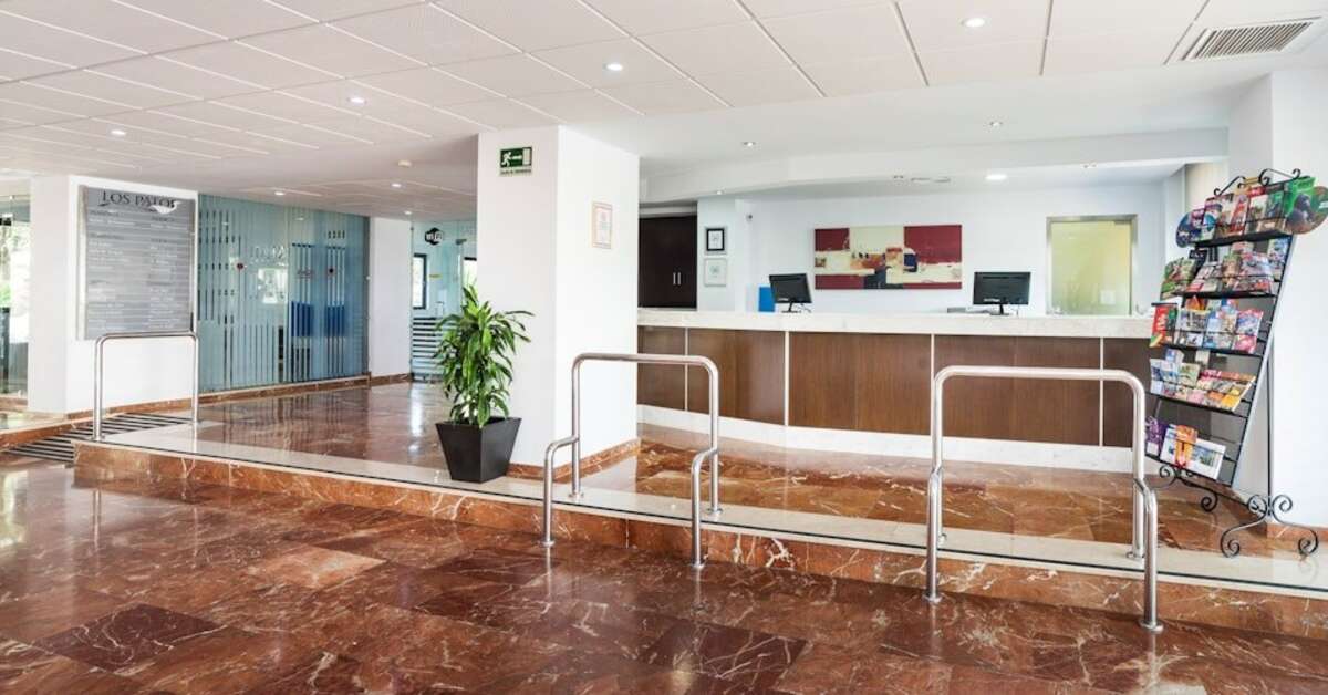 Een foto van het interieur van Globales Los Patos Park