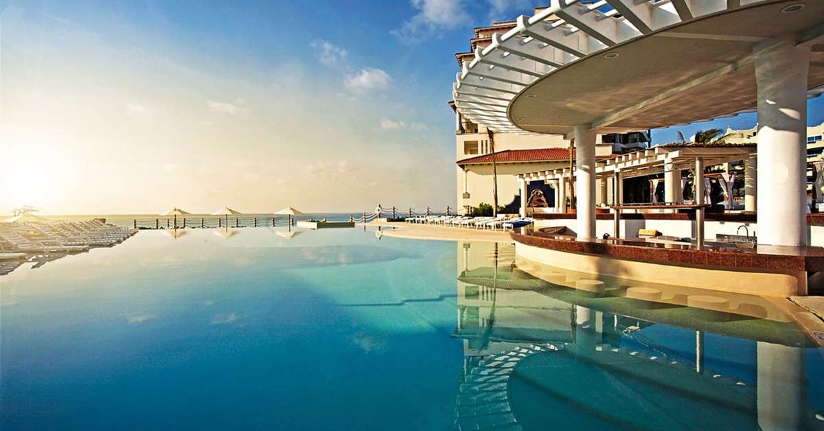 Een foto van het zwembad bij Hotel Grand Park Royal Cancun Caribe