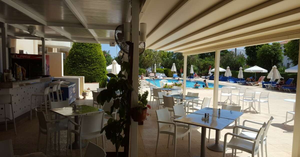 Een foto van het terras bij Mandalena Hotel Appartementen