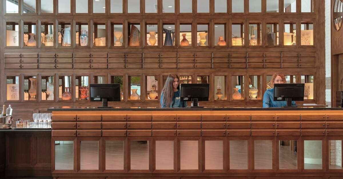 Een foto van het interieur van H10 Marina Barcelona