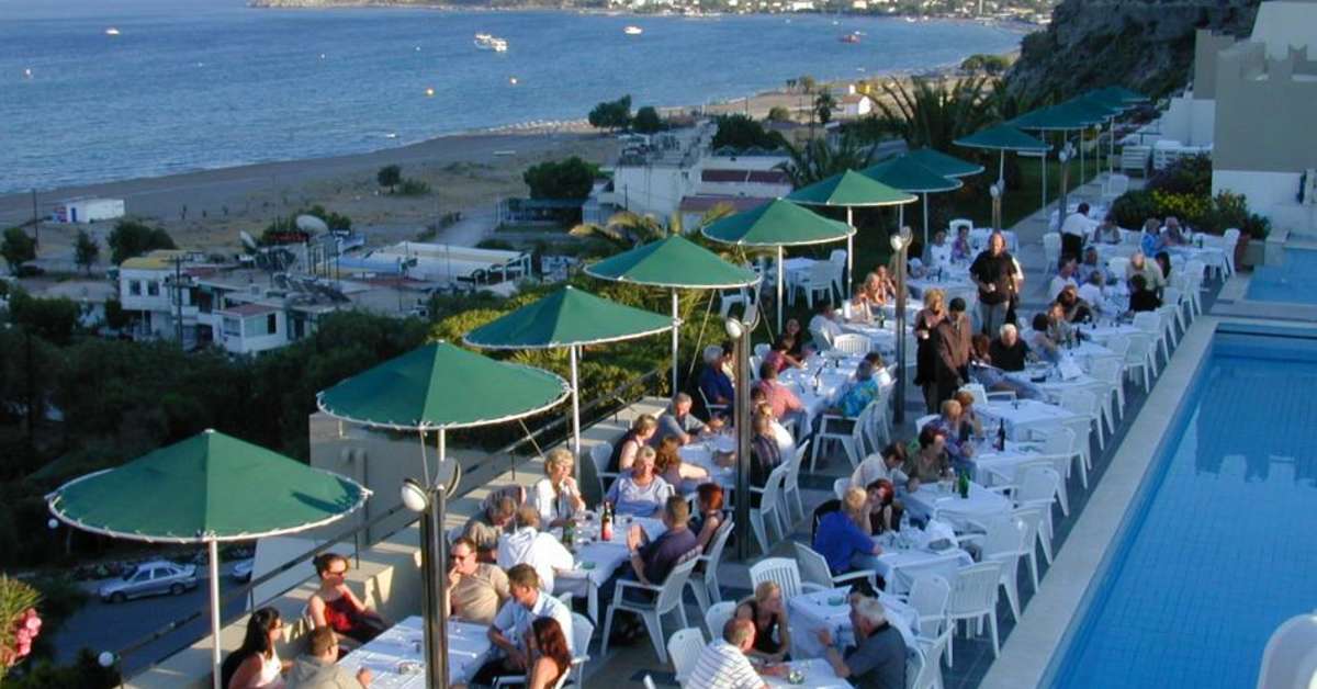 Een foto van het terras bij Calypso Palace Hotel
