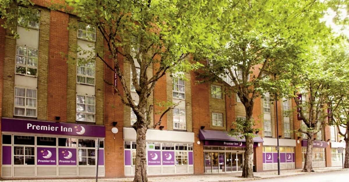 Een foto van de buitenkant van Hotel Premier Inn Tower Bridge