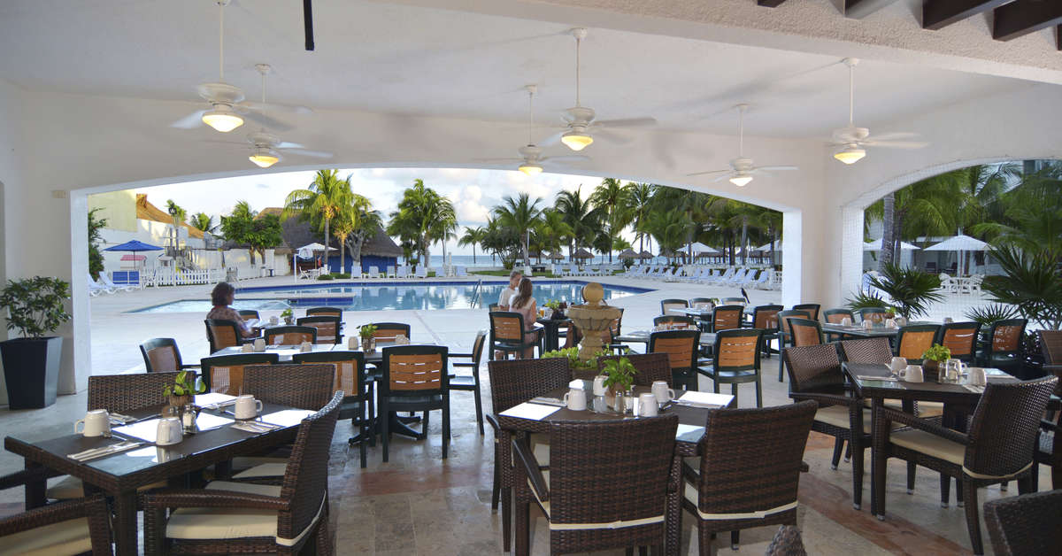 Ein Foto von der Terrasse im Beachscape Kin Ha Villas & Suites