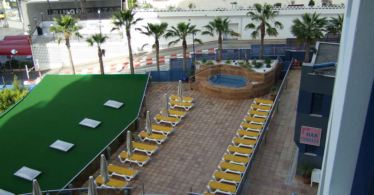 Een foto van het terras bij Hotel Madeira Centro