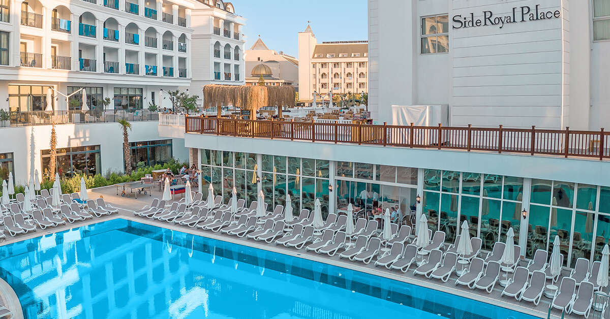 Een foto van het zwembad bij Side Royal Palace Hotel & Spa