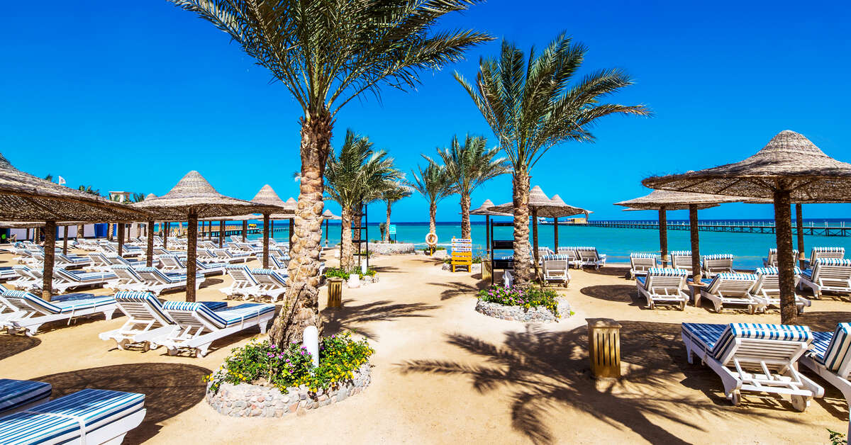 Een foto van het strand bij El Karma Aqua Beach Resort