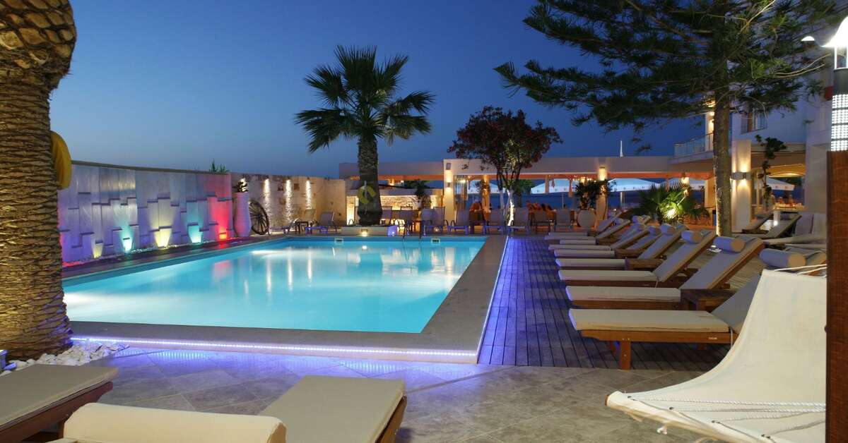 Ein Foto vom Pool im Glaros Beach Hotel