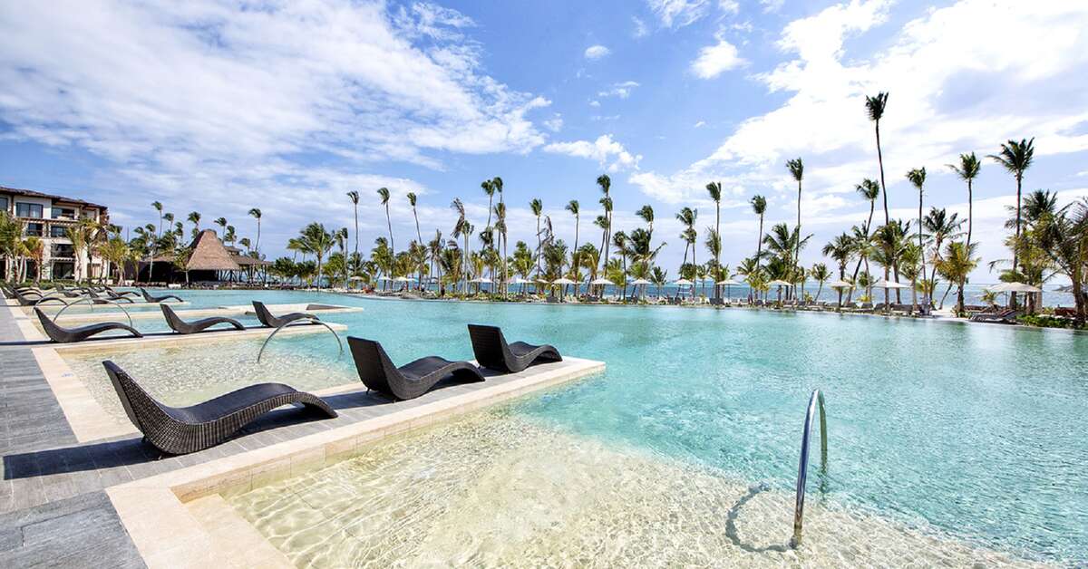 Ein Foto vom Pool im Unique Club At Lopesan Costa Bavaro