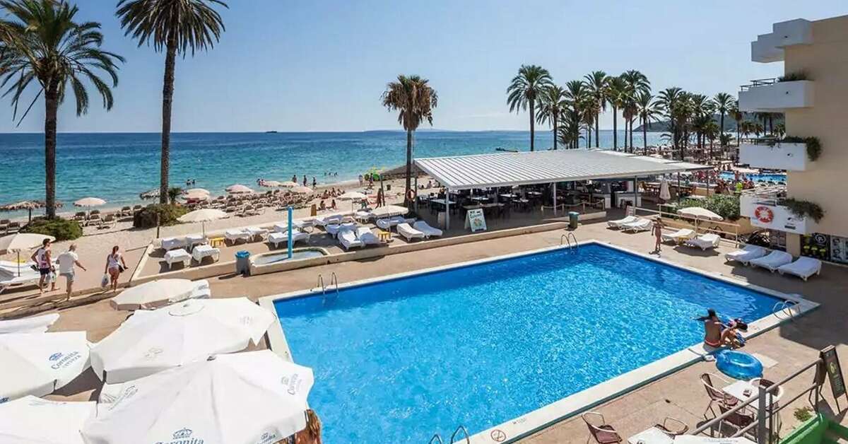 Een foto van het zwembad bij Ibiza Jet Appartementen
