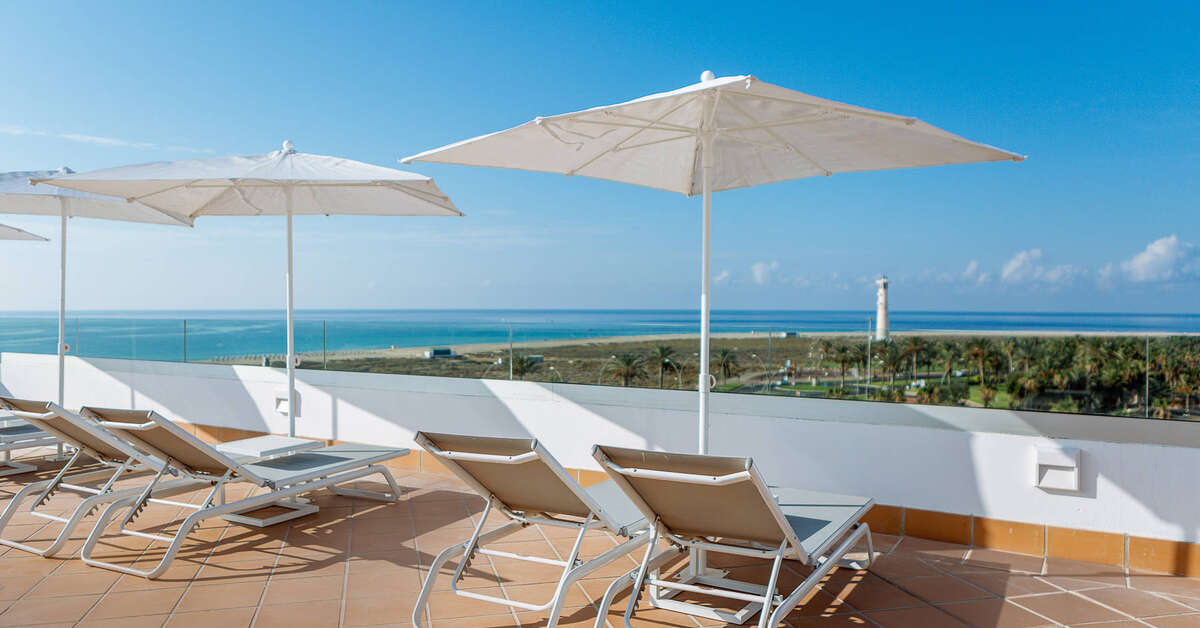 Een foto van het terras bij SBH Maxorata Resort