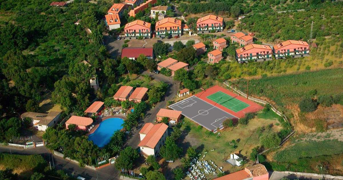 Ein Foto von der Außenansicht des Villaggio Alkantara