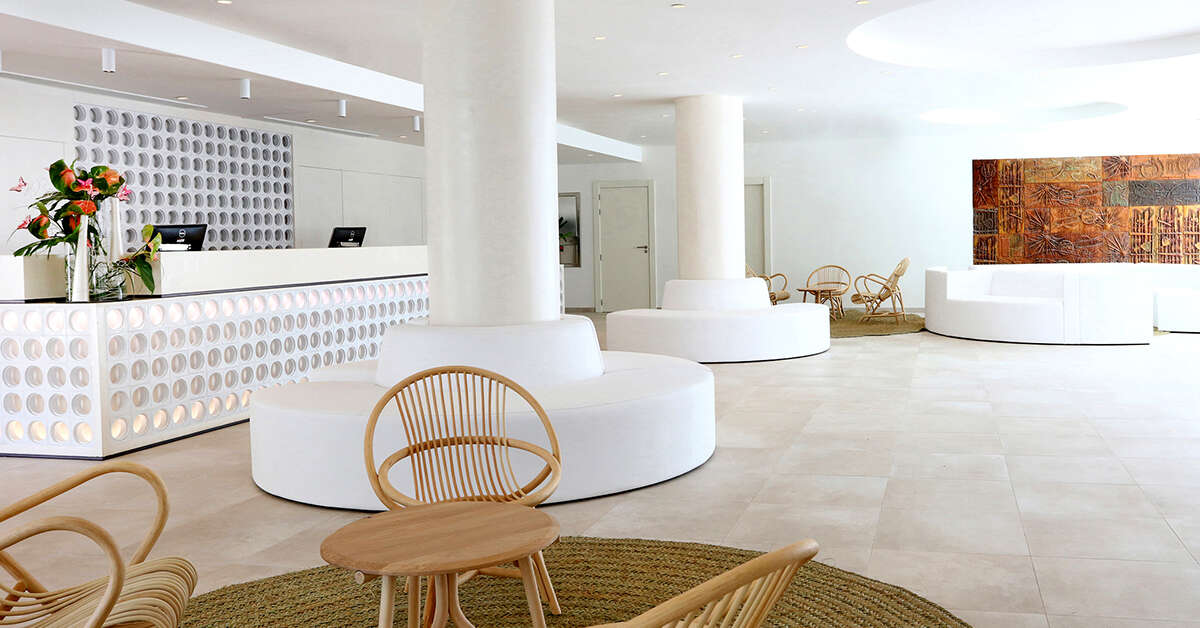 Een foto van het interieur van Iberostar Selection Santa Eulalia Ibiza