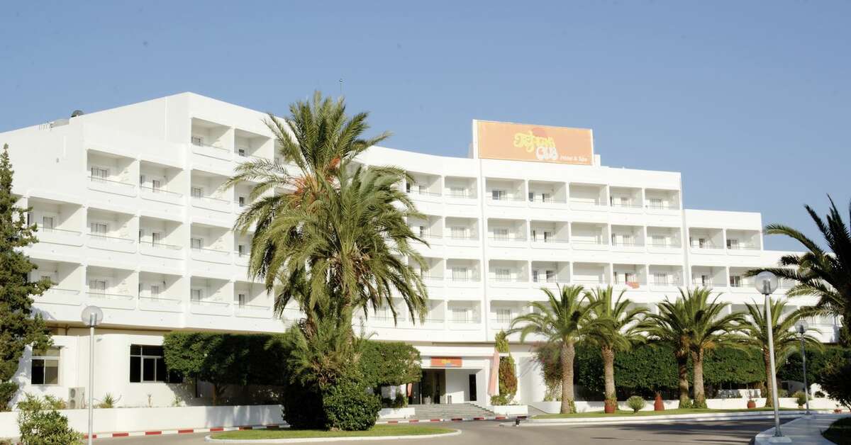 Een foto van de buitenkant van Hotel Club Tropicana & Spa