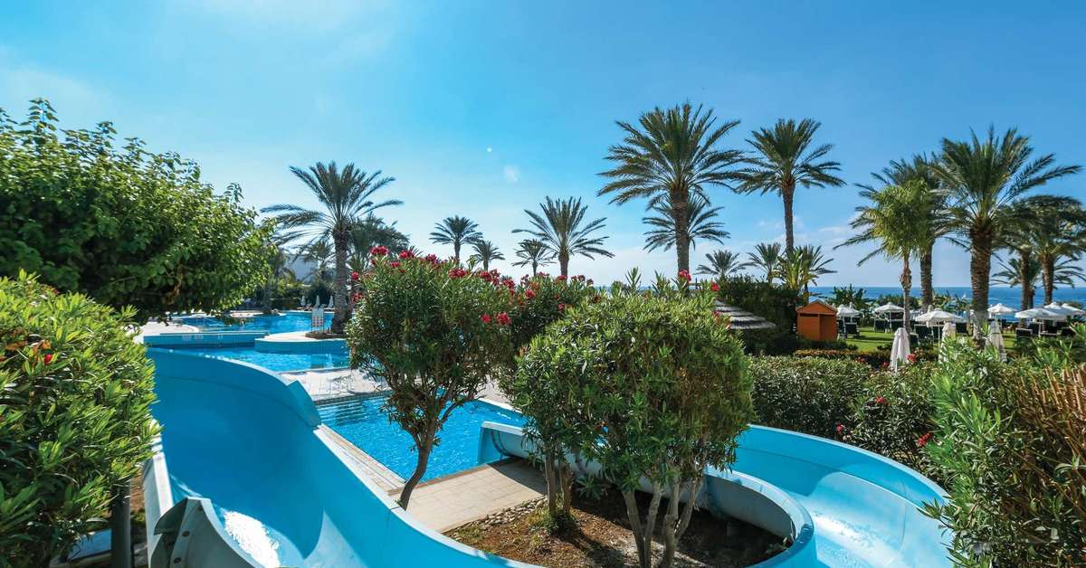Een foto van het zwembad bij Constantinou Bros Athena Beach Hotel