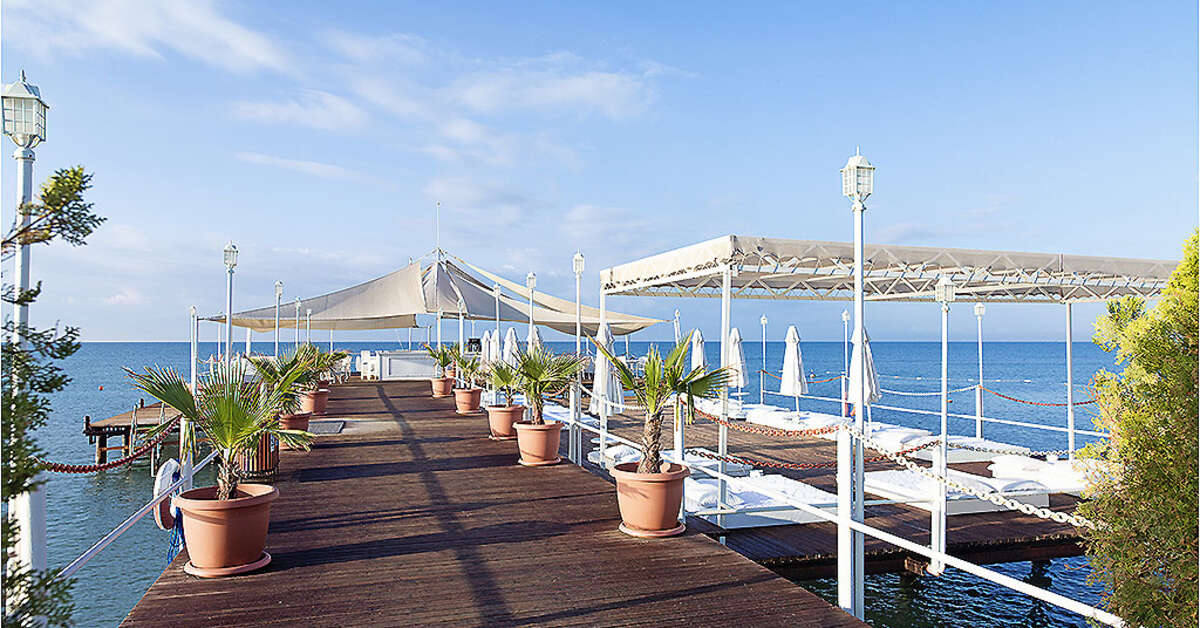 Ein Foto von der Terrasse im Dobedan Exclusive Hotel & Spa