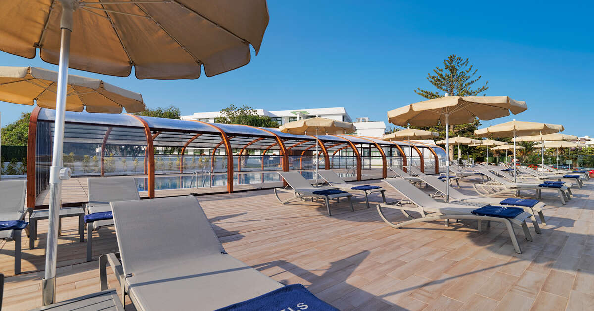 Een foto van het terras bij H10 Lanzarote Princess