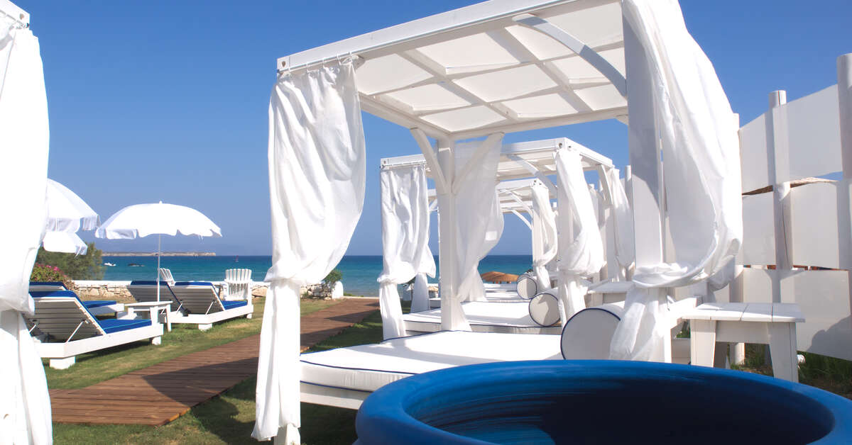 Een foto van het terras bij Amaryllis Paros Beach Hotel
