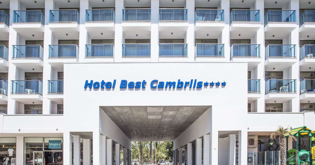 Een foto van de buitenkant van Hotel Best Cambrils