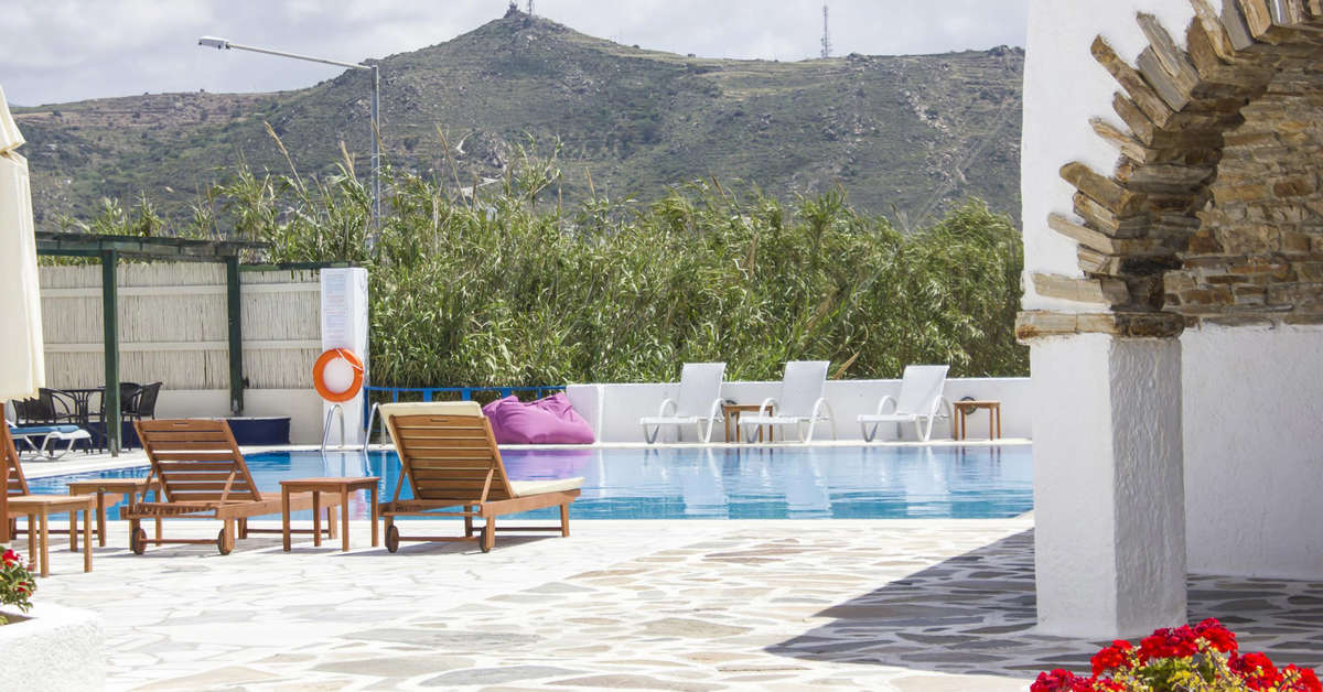 Een foto van het zwembad bij Naxos Holidays