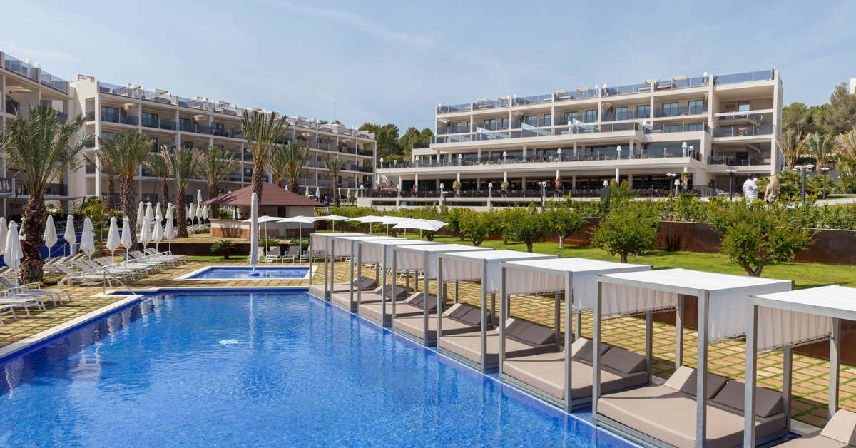 Ein Foto vom Pool im Hotel Zafiro Palace Palmanova