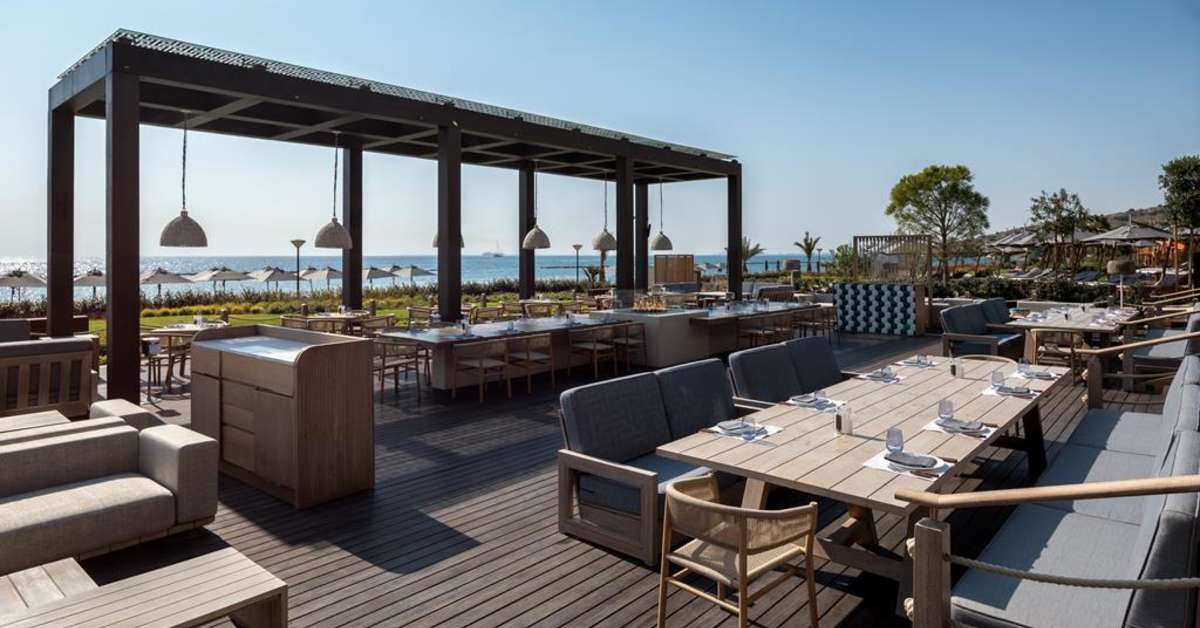 Een foto van het terras bij Amara Hotel