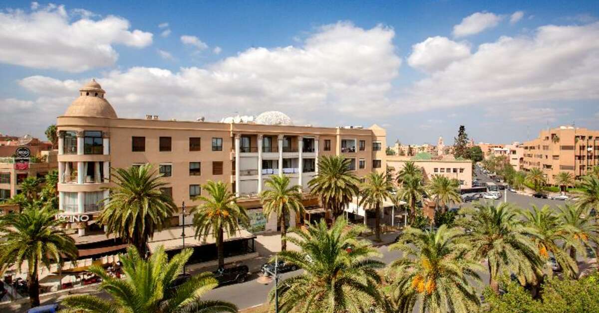 Een foto van de buitenkant van Hotel Akabar