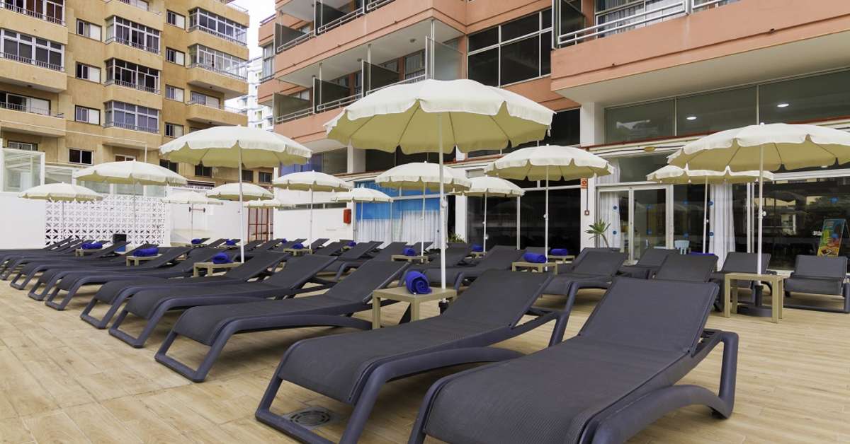 Een foto van het terras bij Checkin Concordia Playa