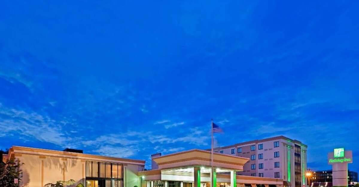 Een foto van de buitenkant van Holiday Inn Hasbrouck Heights Meadowlands