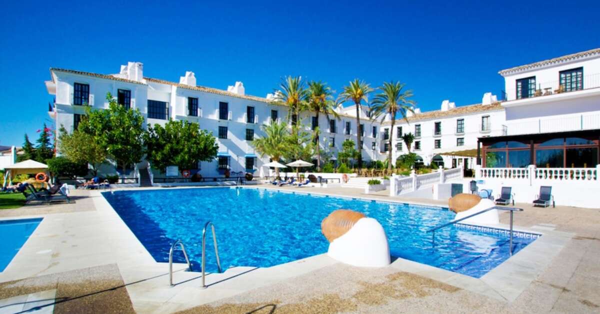 Een foto van het zwembad bij Ilunion Hacienda de Mijas