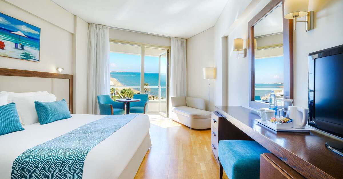 Een foto van The Golden Bay Beach Hotel