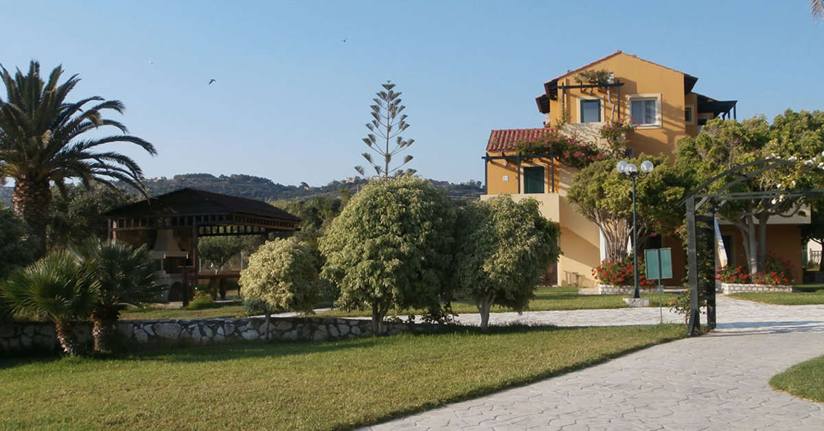 Een foto van de buitenkant van Sandy Beach Villas & Appartementen