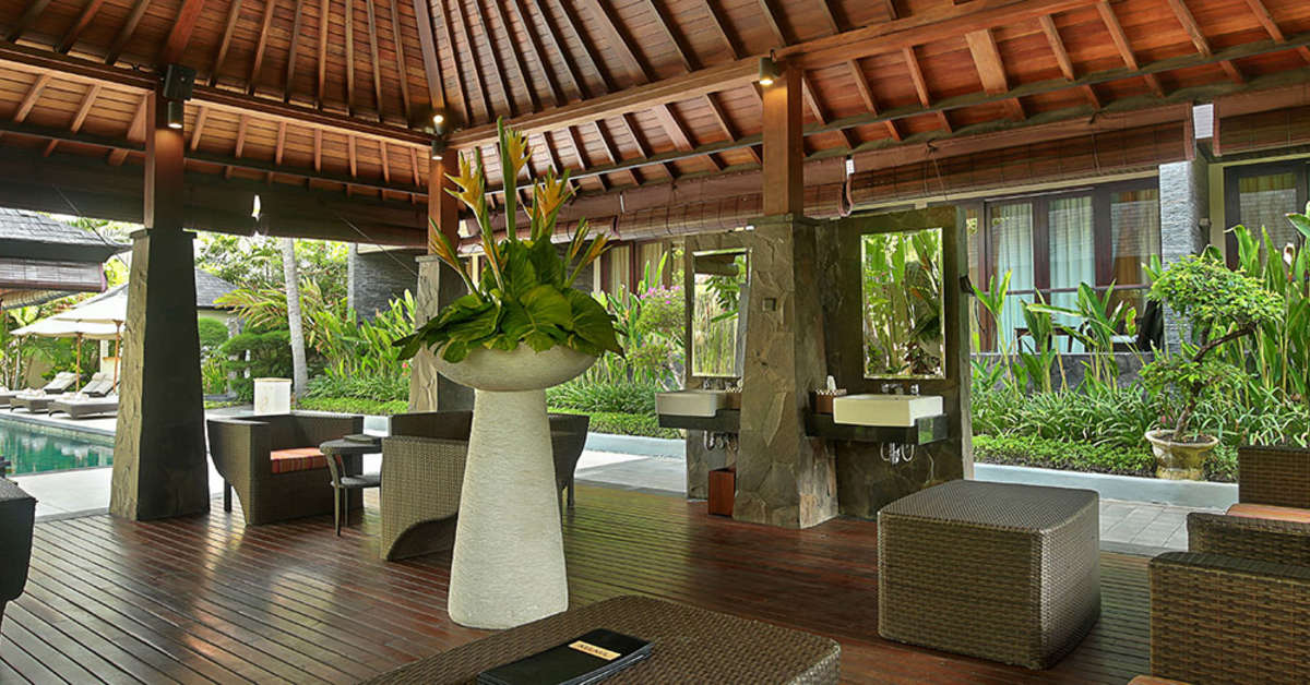 Een foto van het terras bij The Seminyak Beach Resort & Spa