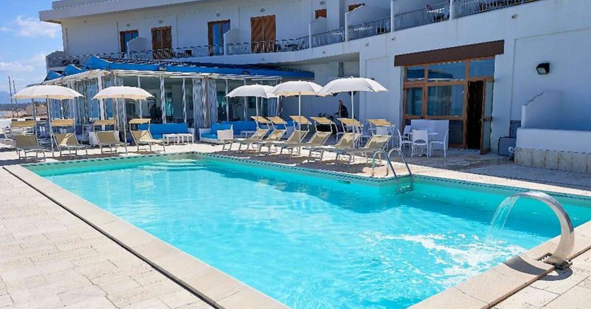 Een foto van het zwembad bij Hotel La Battigia