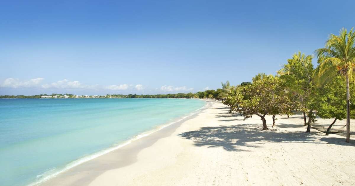 Een foto van het strand bij Couples Negril