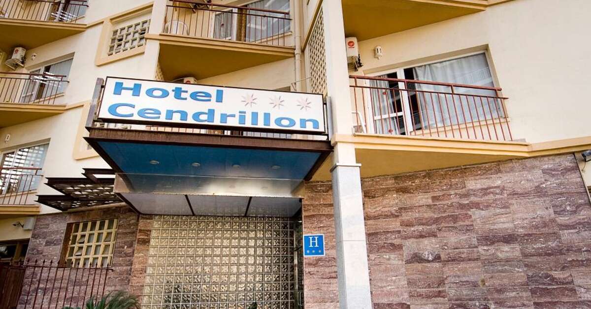 Een foto van de buitenkant van Hotel Monarque Cendrillon