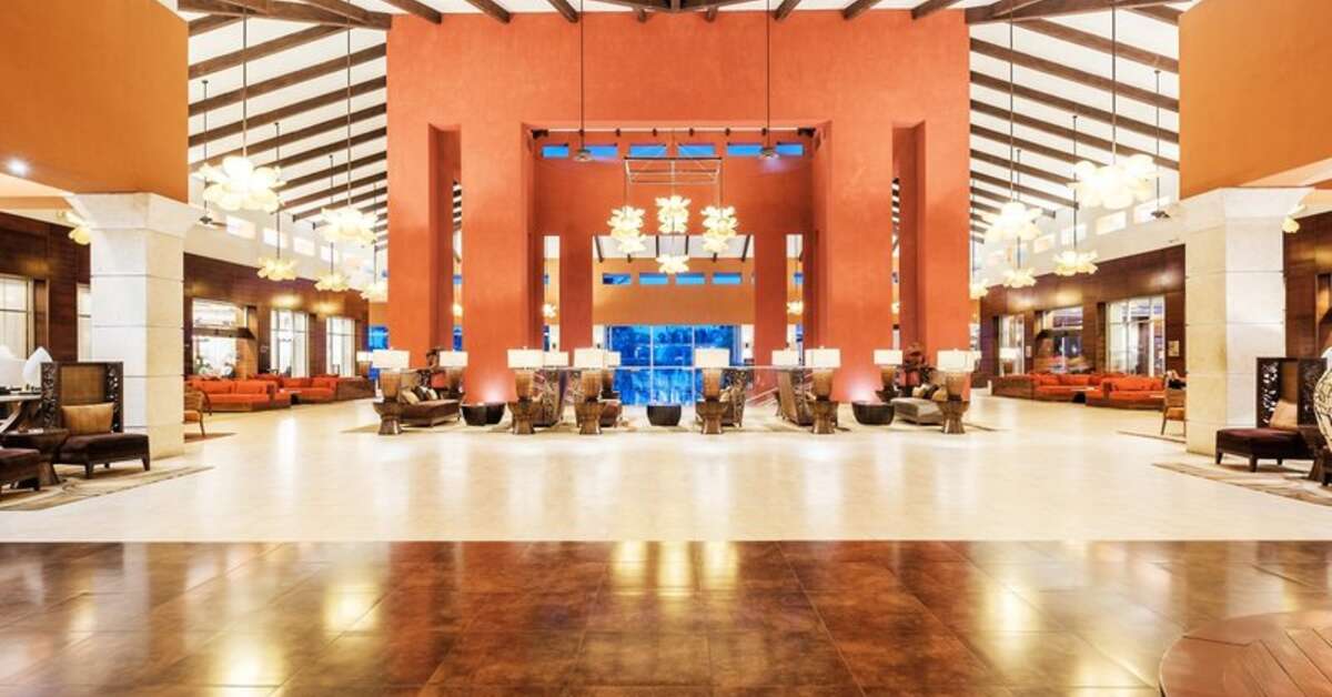 Een foto van het interieur van Barcelo Bavaro Palace