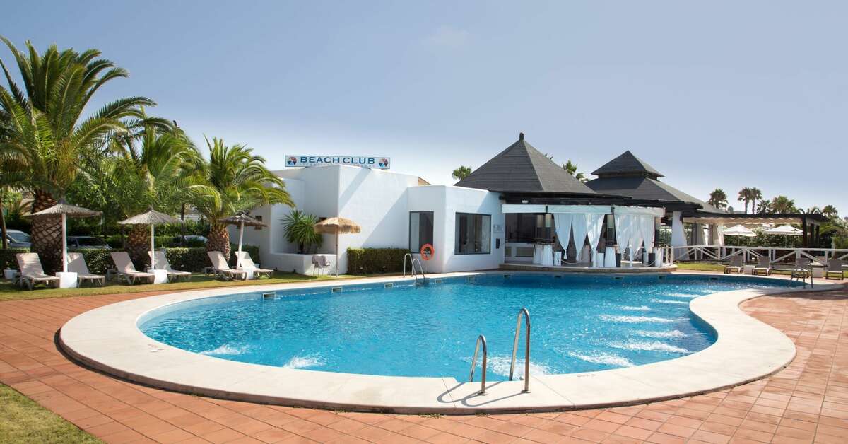 Een foto van het zwembad bij DoubleTree by Hilton Islantilla Golf Resort