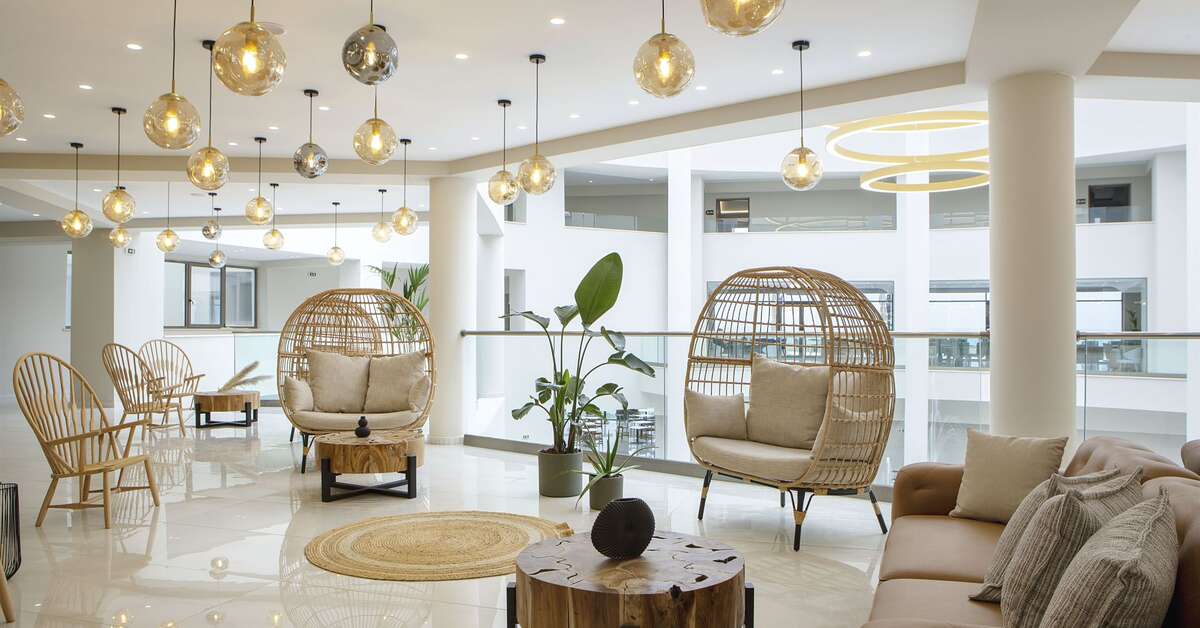 Een foto van het interieur van Zeus Eleva Ajul