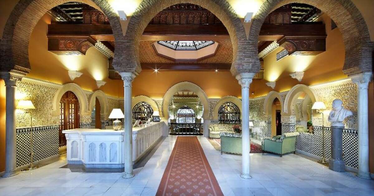 Een foto van het interieur van Hotel Alhambra Palace