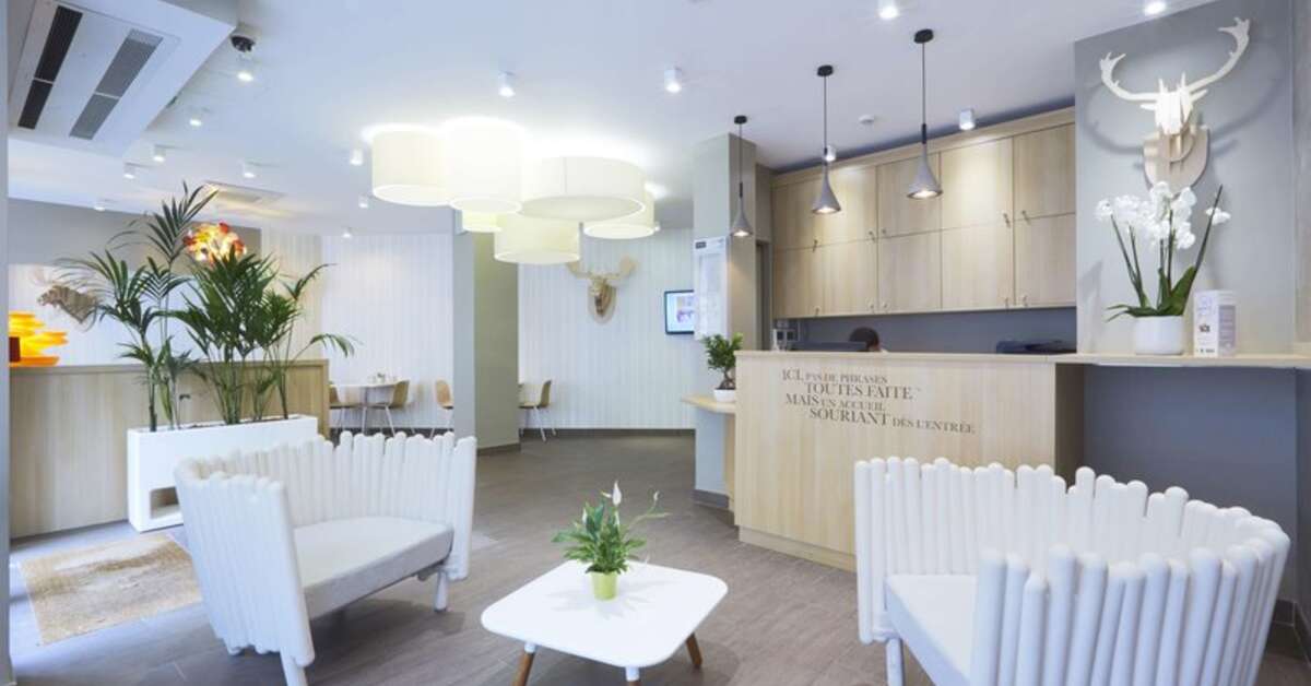 Een foto van het interieur van Hotel Kyriad Paris Montmartre