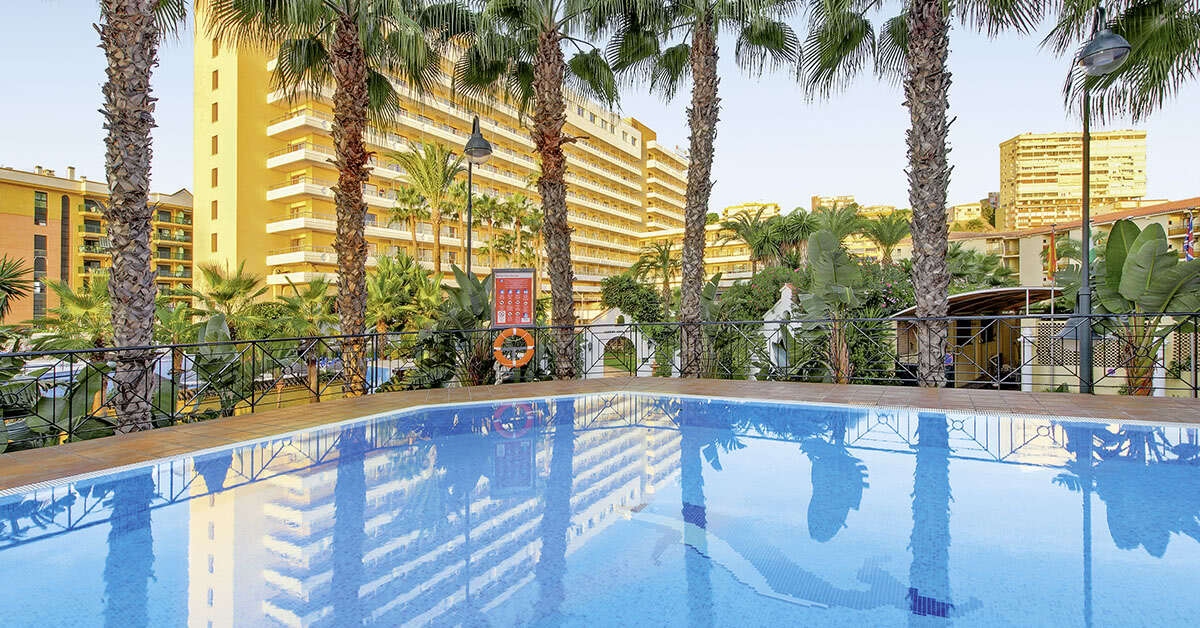 Een foto van het zwembad bij Sol Torremolinos Don Marco