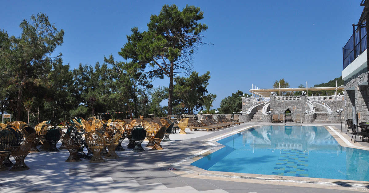 Een foto van het zwembad bij Nicholas Park Hotel