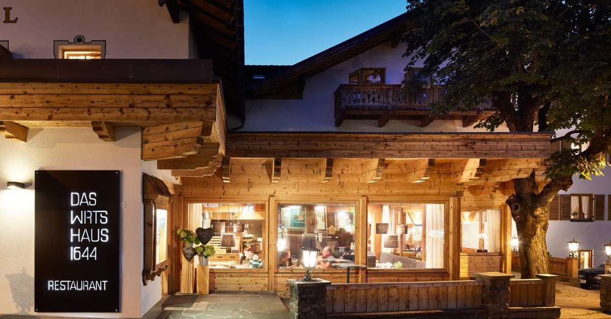 Een foto van de buitenkant van Hotel Der Grüne Baum